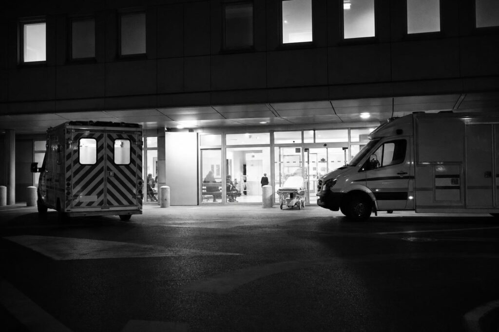 On engorge les urgences avec des cas qui devraient se traiter en ville. Et on n’a pas encore généralisé le SAS.